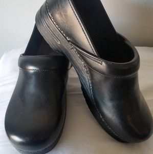 Dansko Clogs-Black leather WIDE like NEW